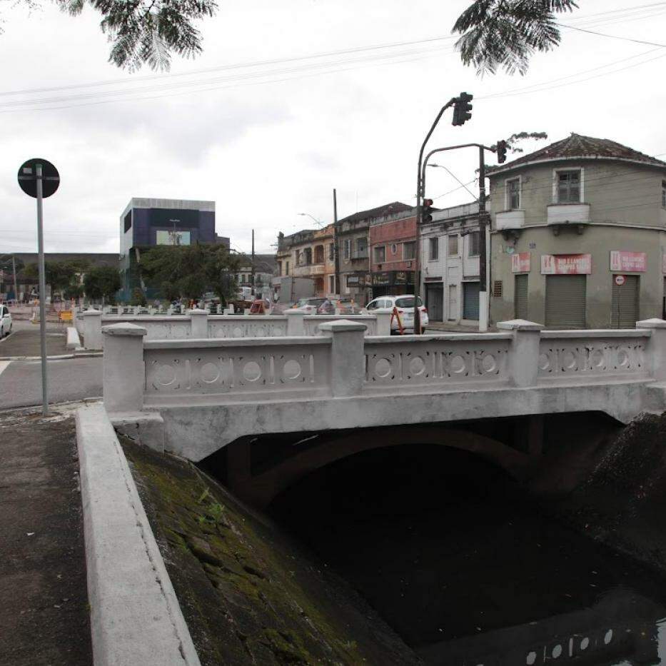 Corpo foi encontrado caído dentro do canal da Avenida Campos Sales, na Vila Nova