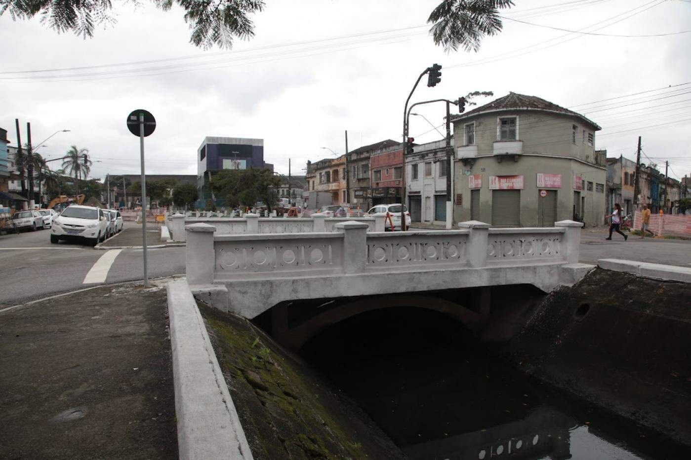 Corpo foi encontrado caído dentro do canal da Avenida Campos Sales, na Vila Nova