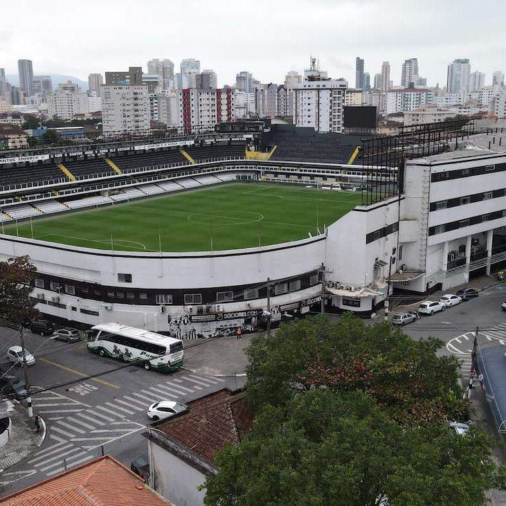 Com mais de R$ 1 bilhão em dívidas, o Santos convive com atrasos de pagamentos