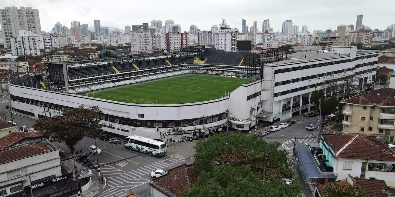 Com mais de R$ 1 bilhão em dívidas, o Santos convive com atrasos de pagamentos