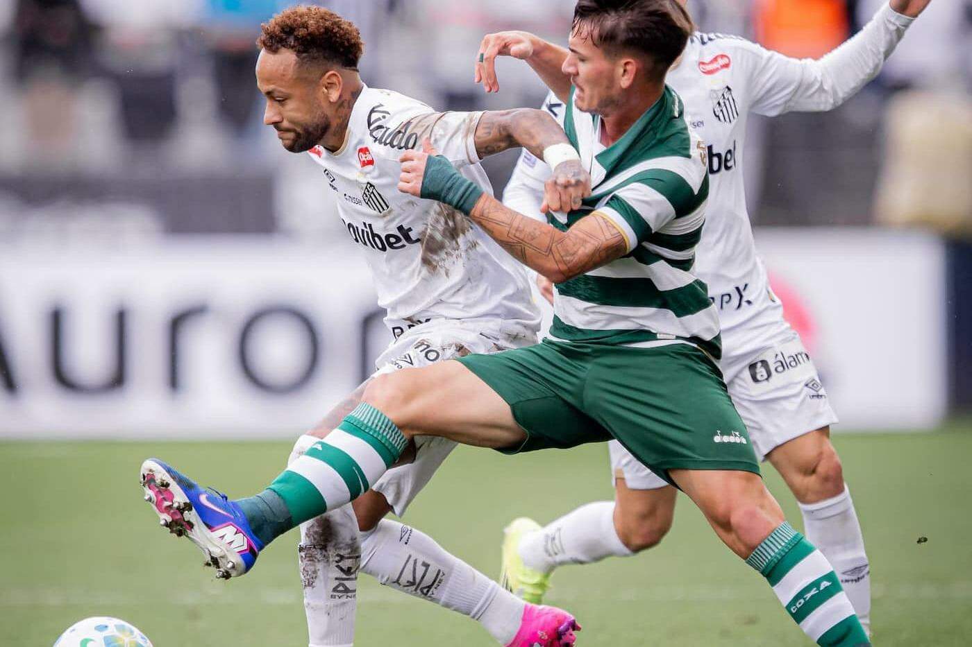 Neymar não deve estar em campo contra o San Lorenzo, quarta-feira, na Vila Belmiro