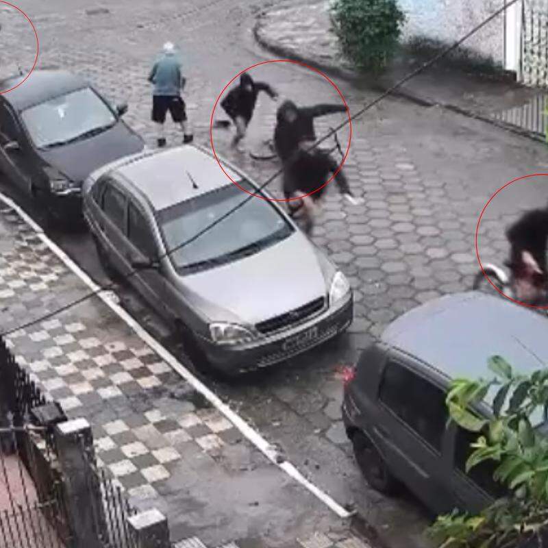 Quatro criminosos atacaram o idoso no Fox preto em Cubatão