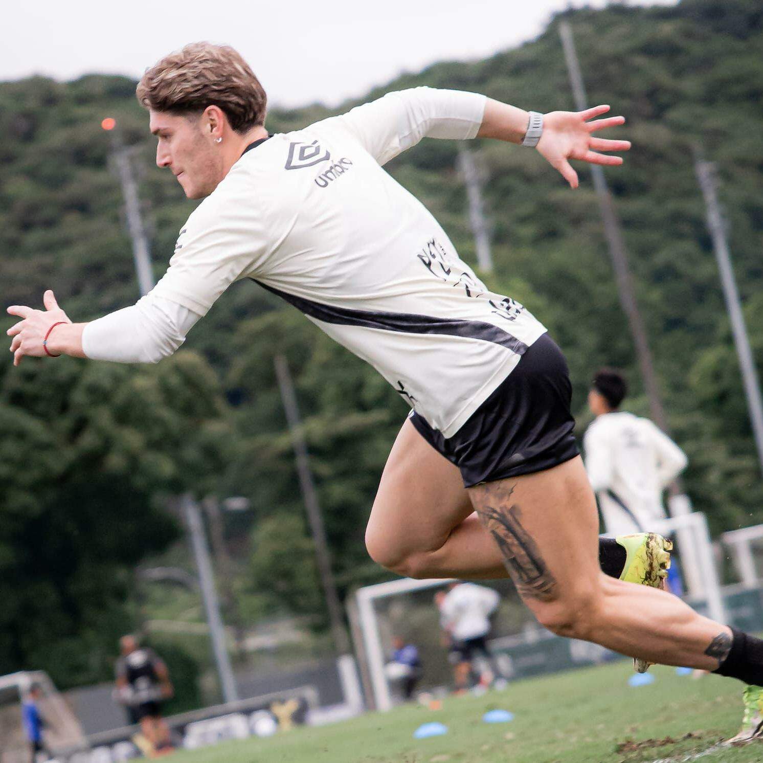 Sem Neymar, Rollheiser é a maior referência técnica para o jogo contra o San Lorenzo