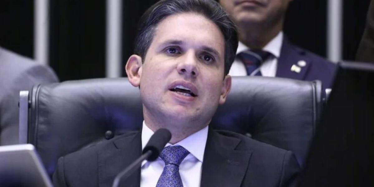 Sem acordo sobre transição, relatório da PEC do fim da escala 6x1 é adiado para segunda (25)