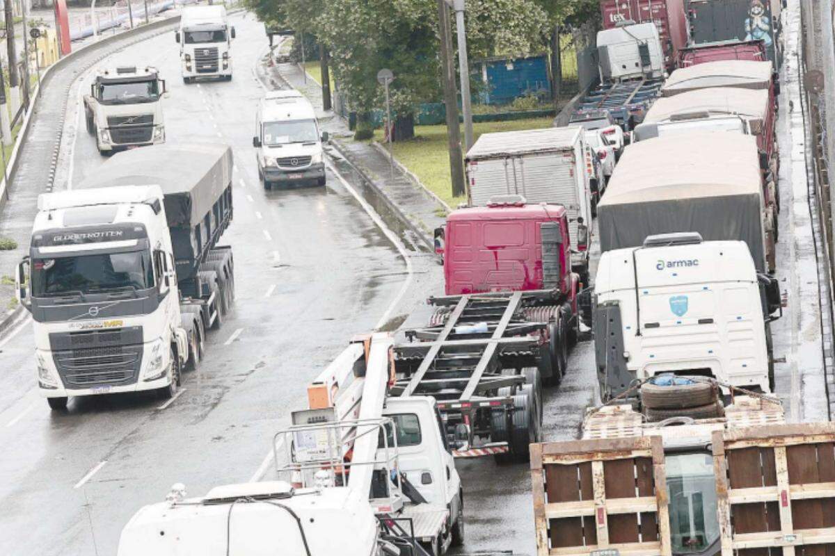 Cada vez menos jovens têm procurado construir uma carreira dirigindo um caminhão, o que dificulta a renovação da mão de obra no País