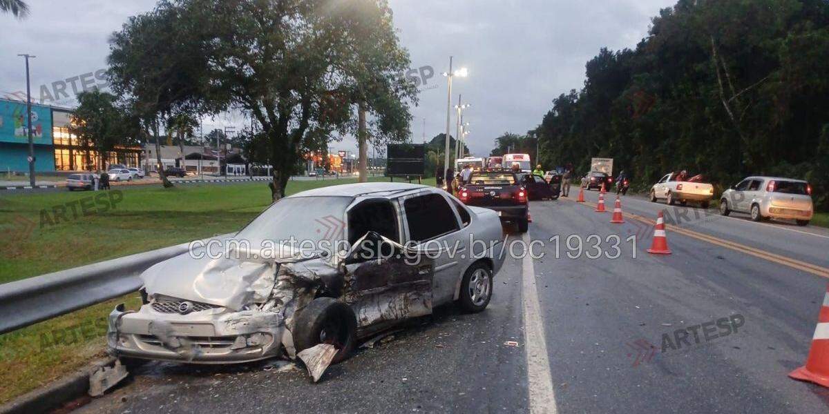 Acidente aconteceu na altura do bairro Riviera de São Lourenço, em Bertioga