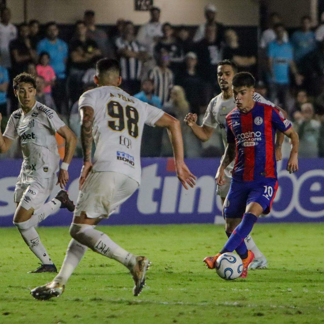 O Santos foi da vitória ao empate no segundo tempo, por deslizes da defesa e não aproveitar oportunidades