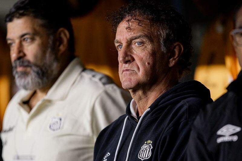 "Temos um desequilíbrio grande no elenco em algumas posições", comentou o técnico