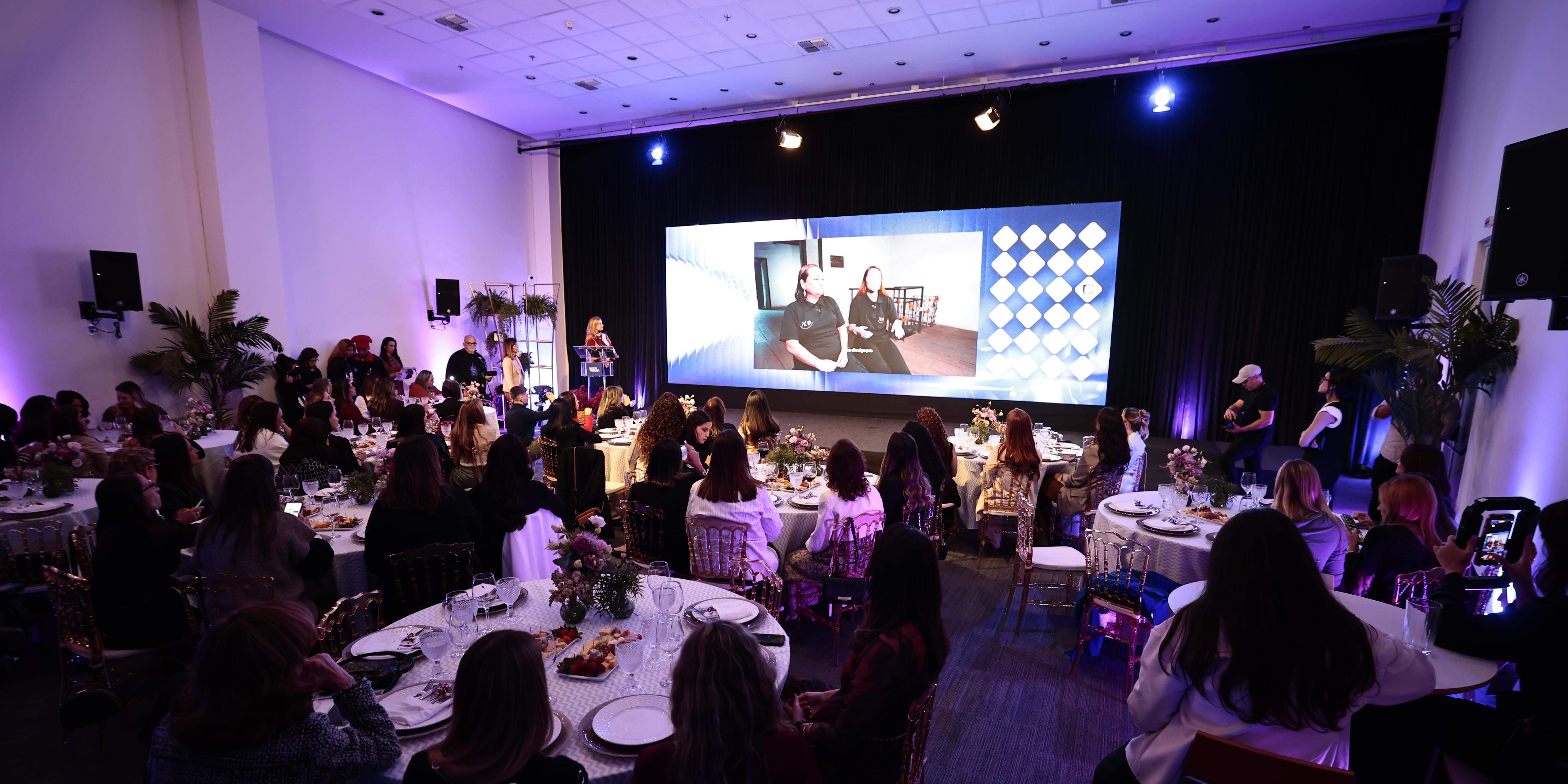 Auditório do Grupo Tribuna recebeu empreendedoras participantes do Donas do Negócio: palestras técnicas e apresentação da própria empresa