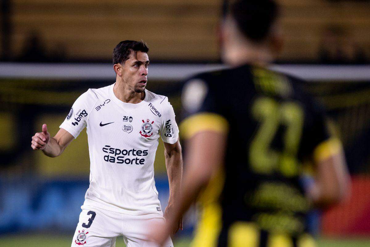 Corinthians evolui na Libertadores com Diniz e volta a terminar como 1º do grupo após 8 anos
