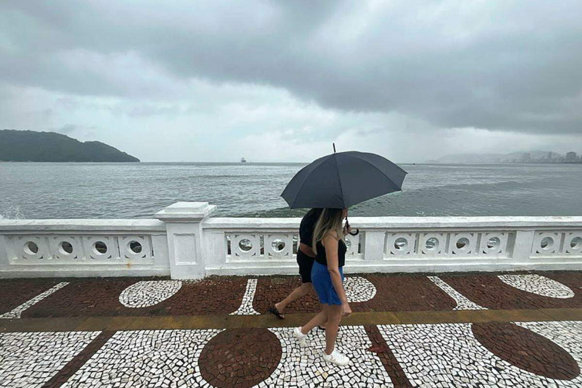 Previsão do tempo indica chuva para o fim de semana na Baixada Santista