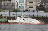 Navio oceanográfico Professor W. Besnard está submerso desde 13 de março no Valongo