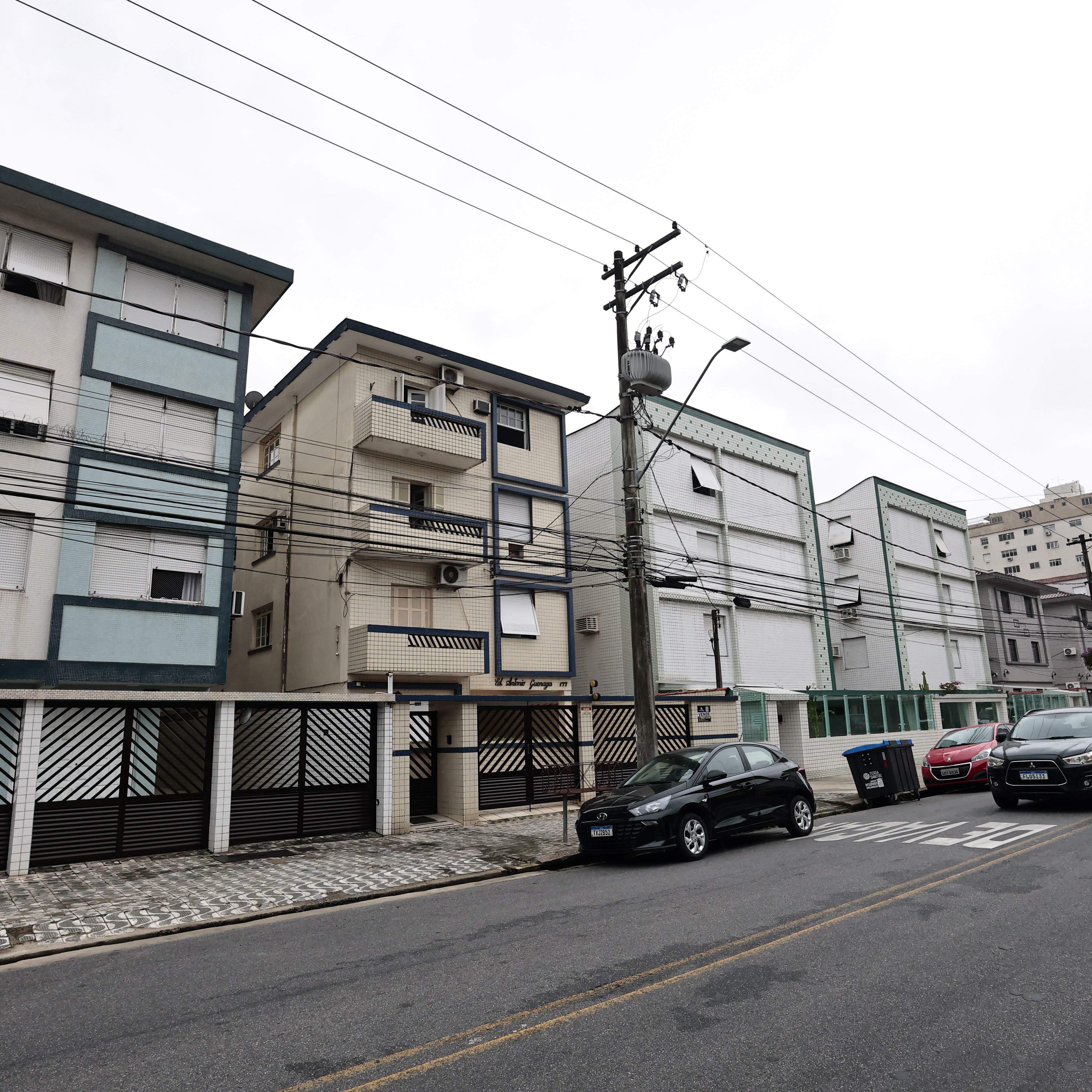 Prédios de três andares no Embaré: bairro é o campeão na contagem de lotes com este tipo de edificação, aponta Perfil da Produção Imobiliária