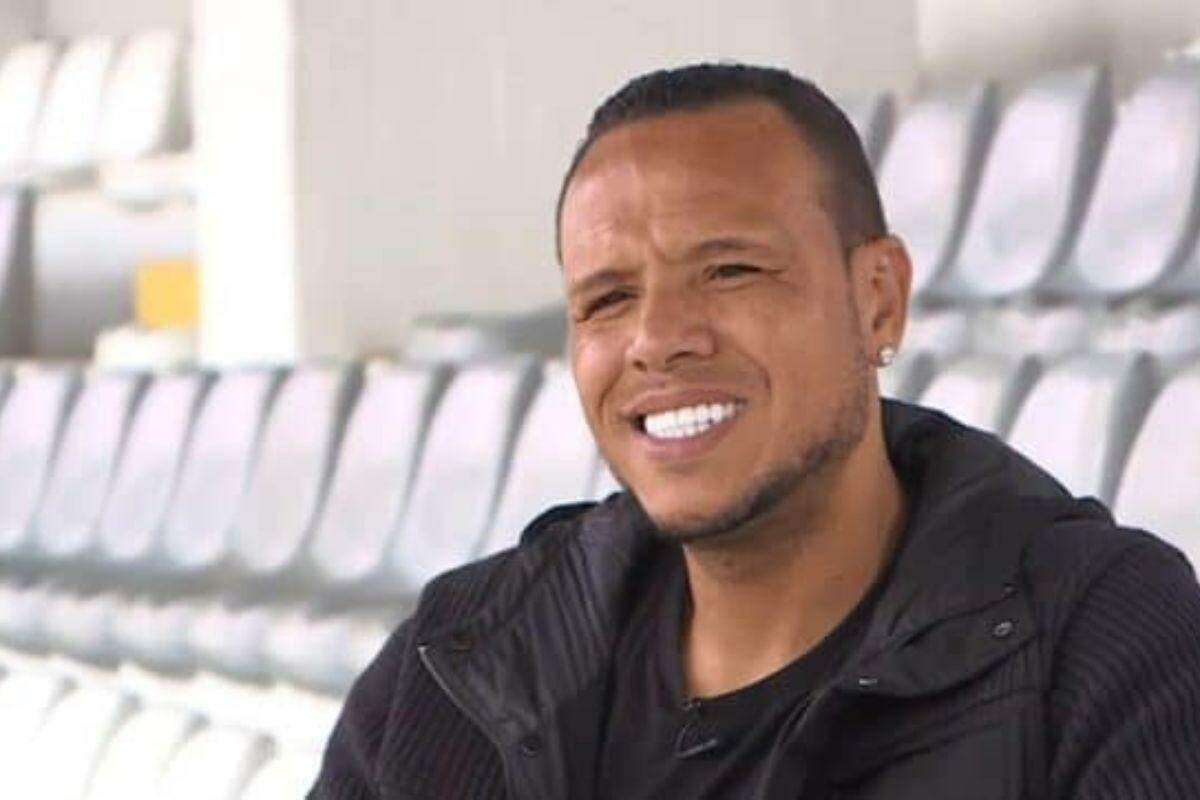 Luis Fabiano anuncia pré-candidatura a deputado federal por São Paulo: 'Aceitei o chamado'; VÍDEO  