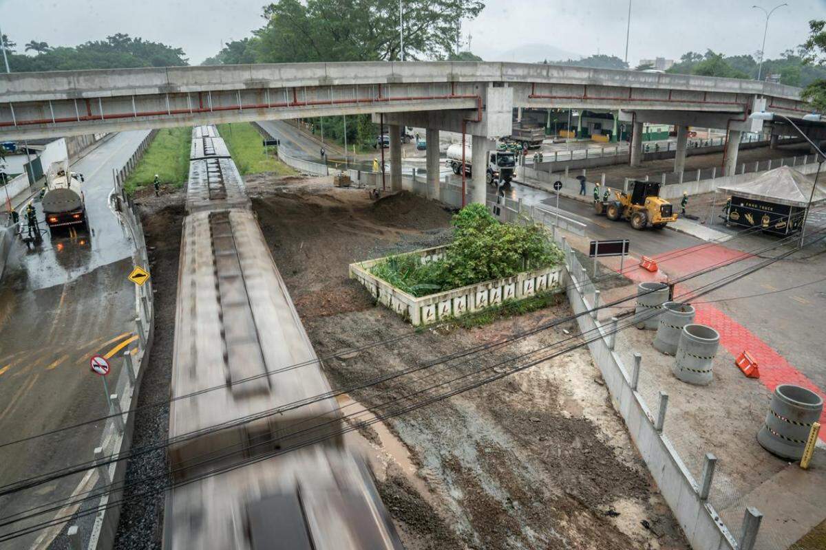 Viaduto, rotatória e passarelas para pedestres na Vila Santa Rosa devem melhorar a logística regional