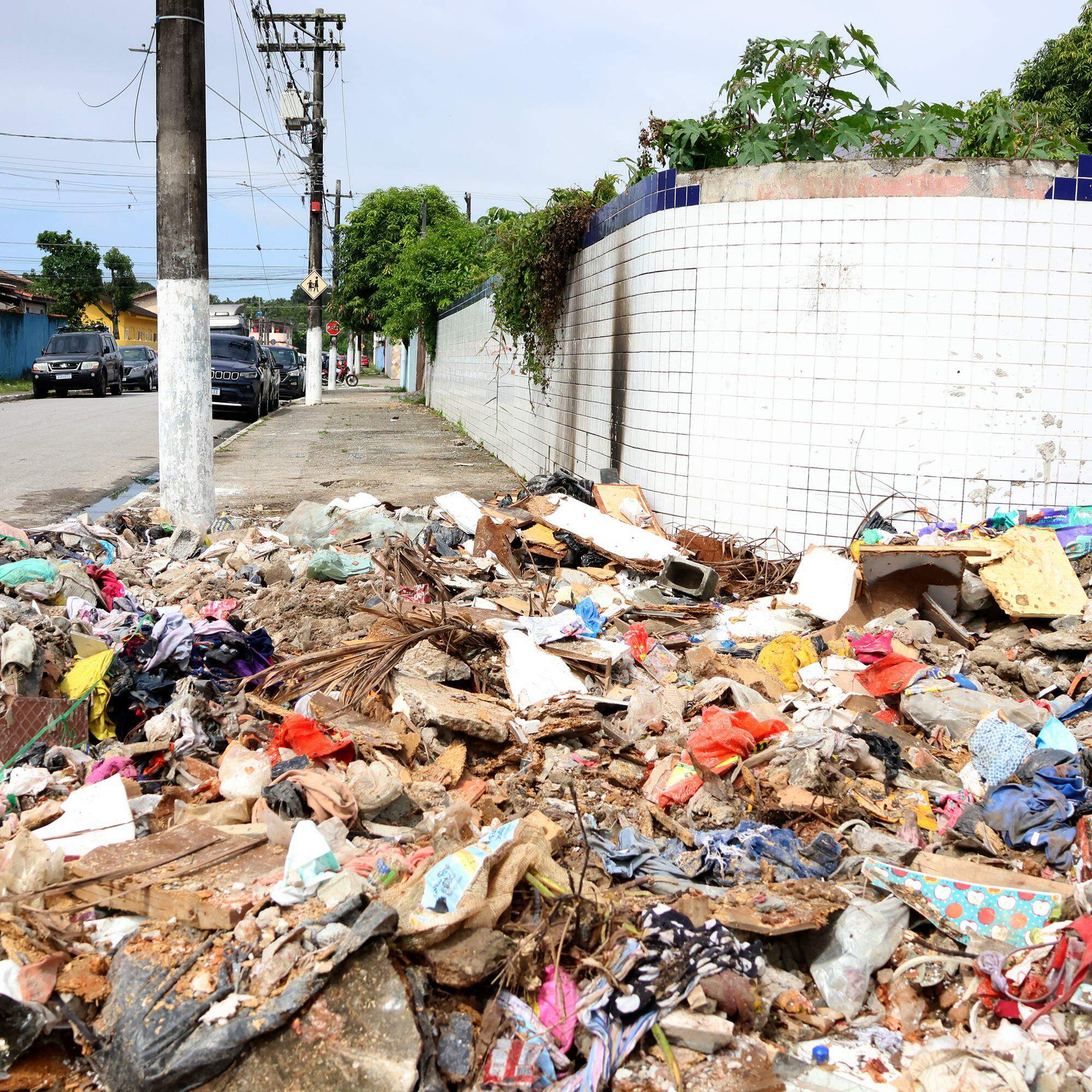 Somente entre fevereiro e março deste ano, foram identificados 978 pontos de despejo irregular de lixo