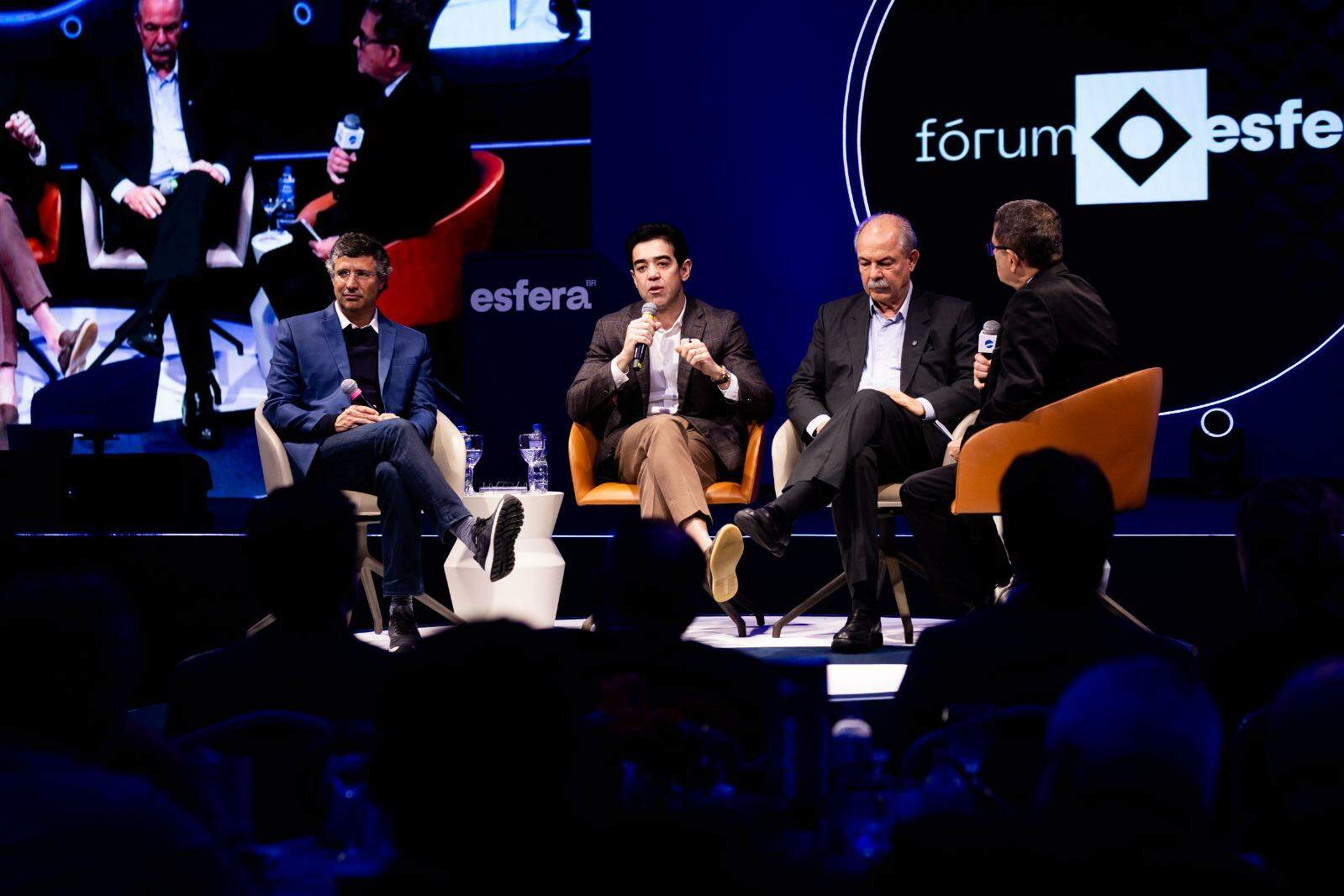 Painel com André Esteves, Bruno Dantas e Aloizio Mercadante abordou caso Master e autonomia financeira