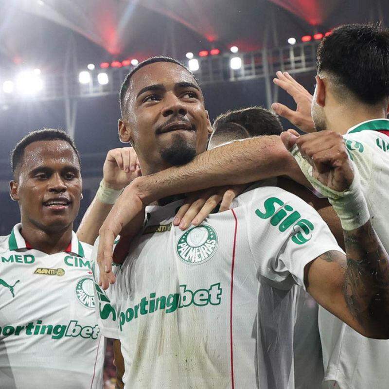 Palmeiras aproveita expulsão de Carrascal, faz três no Flamengo e aplaca pressão sobre Abel