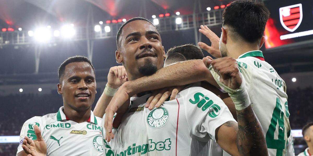 Palmeiras aproveita expulsão de Carrascal, faz três no Flamengo e aplaca pressão sobre Abel