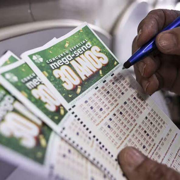 Seis apostas da Baixada Santista acertaram a quina da Mega-Sena especial de 30 anos; sorteio foi neste domingo (24)