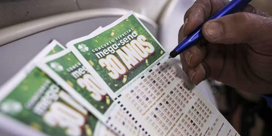 Seis apostas da Baixada Santista acertaram a quina da Mega-Sena especial de 30 anos; sorteio foi neste domingo (24)