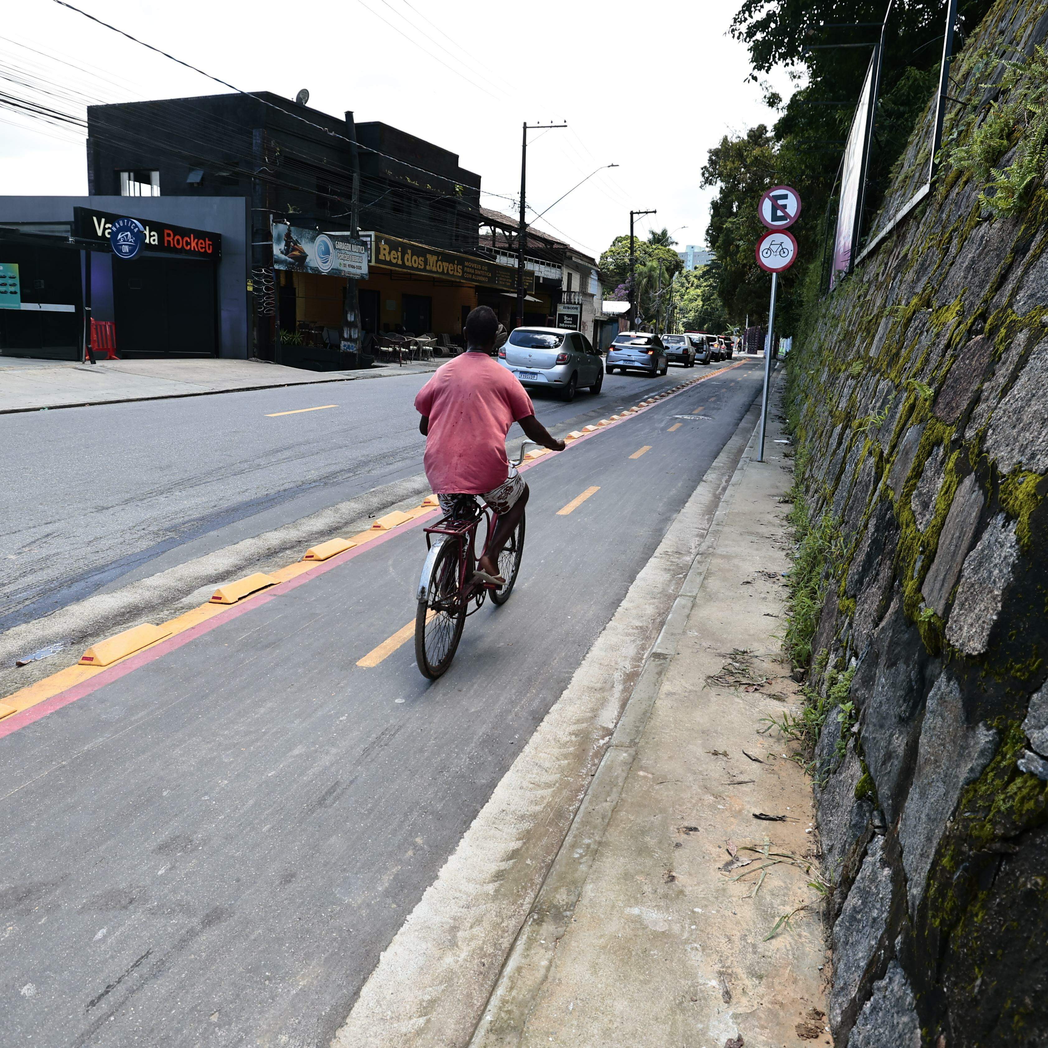 Ciclovia da Avenida Tupiniquins em São Vicente
