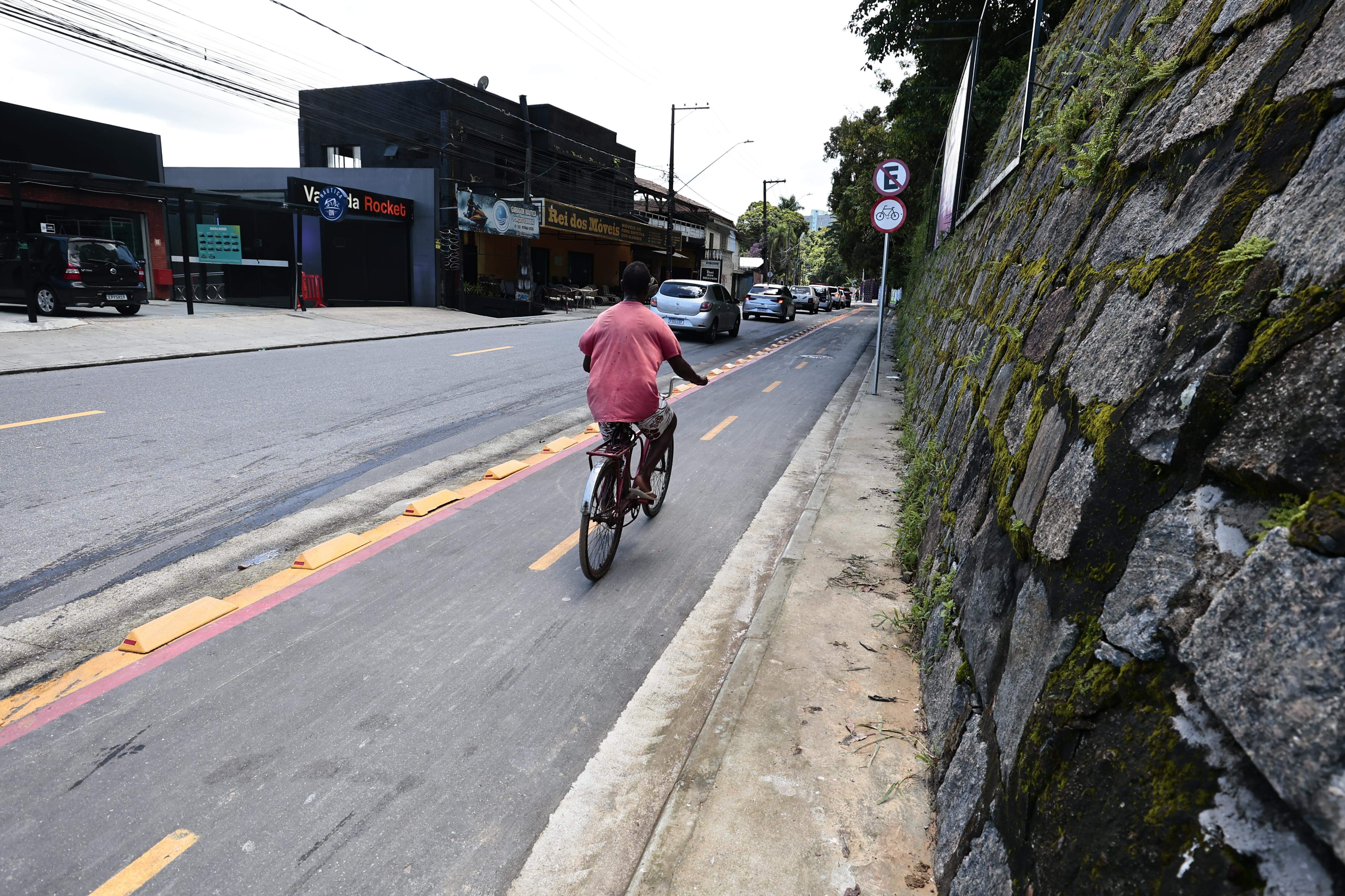 Ciclovia da Avenida Tupiniquins em São Vicente
