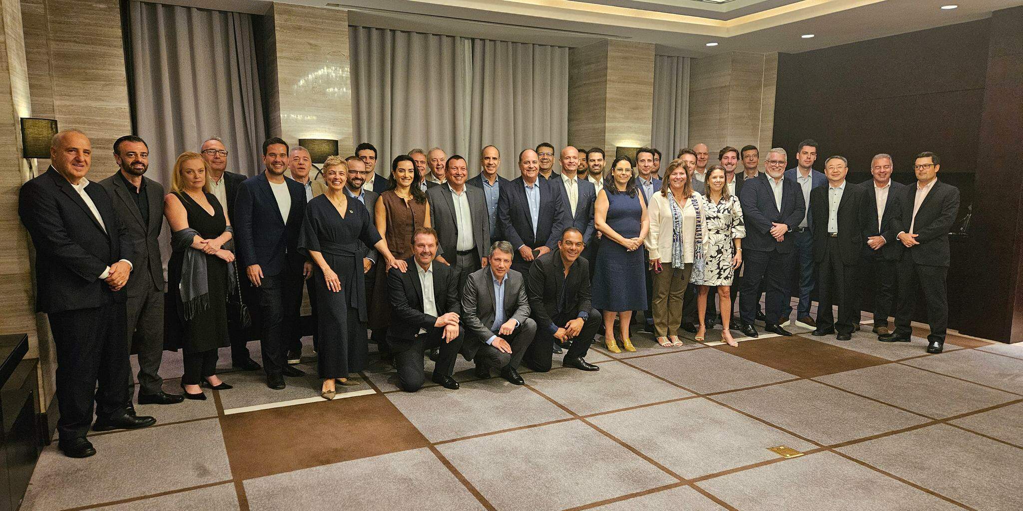 Comitiva brasileira se reuniu no Hilton Beijing Wangfujing, em Pequim, na noite de ontem, para o primeiro compromisso oficial da viagem de dez dias pela China
