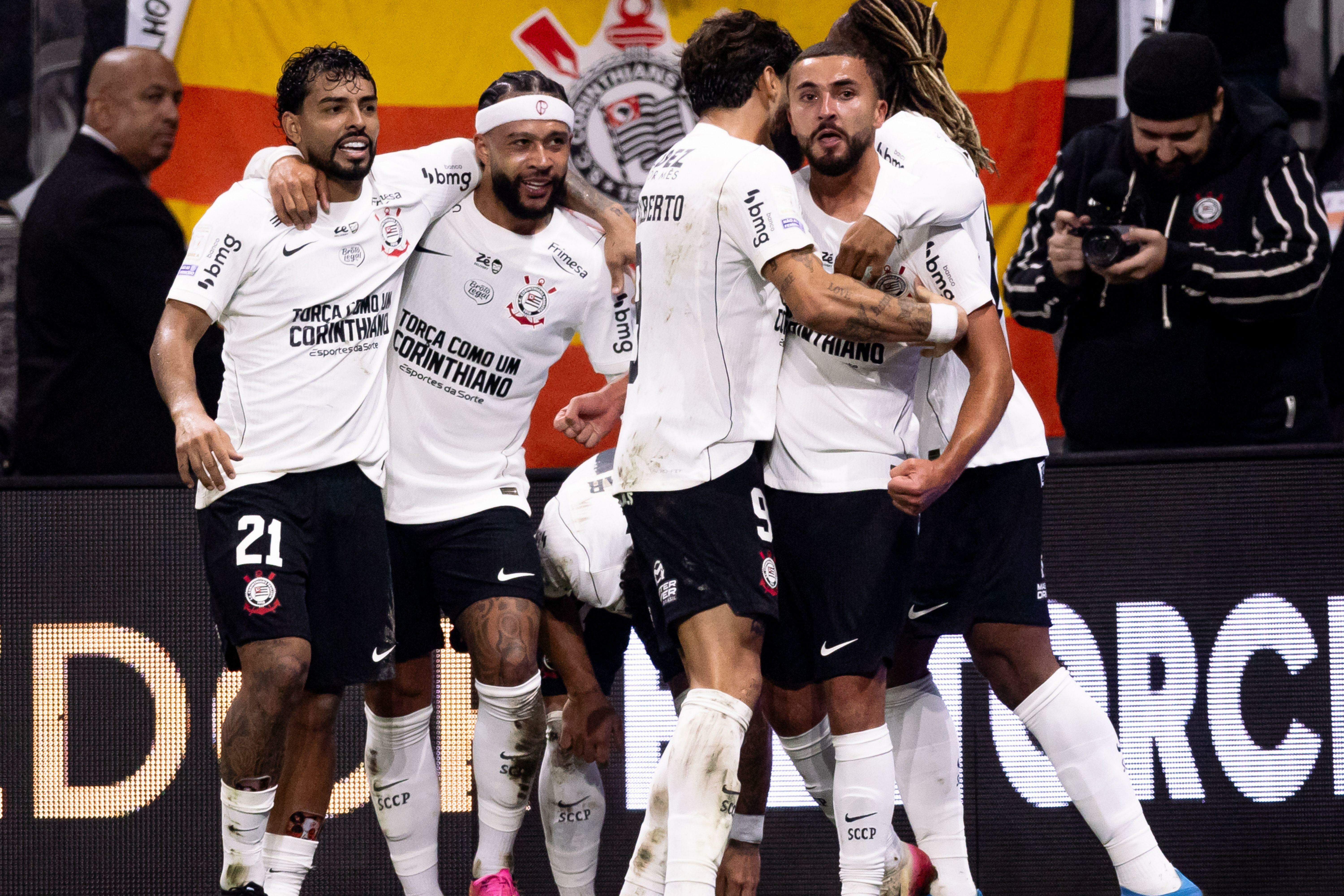 Corinthians joga mal, mas vence Atlético-MG no fim com golaço de Labyad em retorno de Memphis