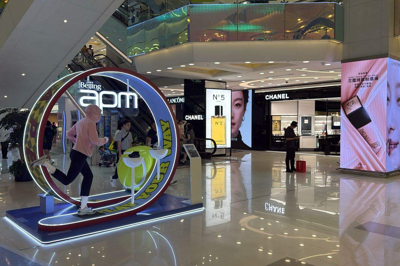 Shoppings chineses apostam no mix de tecnologia, sofisticação e novidades para o público local e estrangeiros