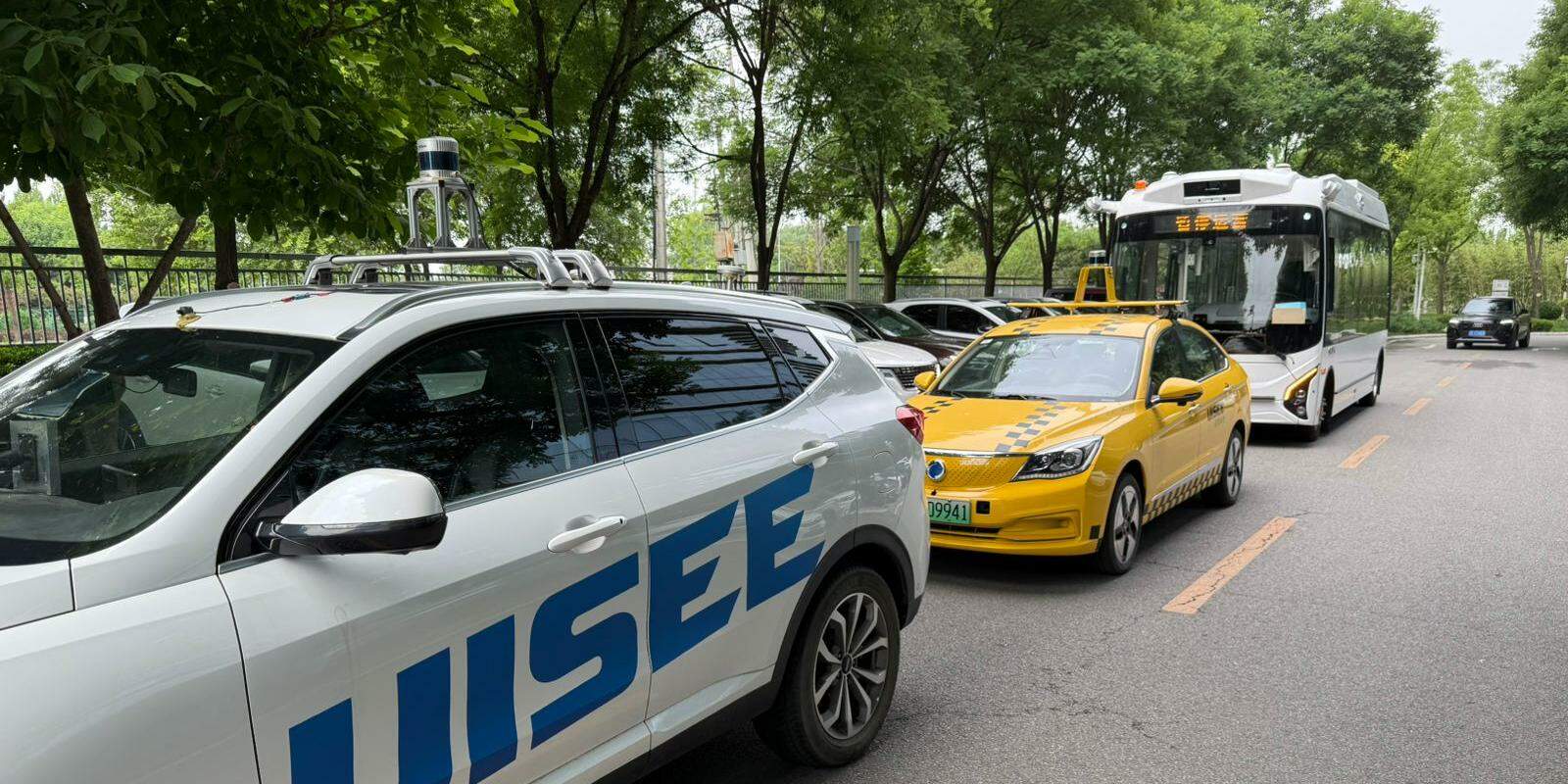 UiSee autonomous vehicles were presented to the delegation made up of business leaders, authorities, and executives in Beijing