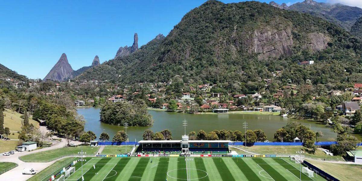 Seleção chega à Granja Comary com Neymar para abrir os trabalhos 'sem mágica' de Ancelotti