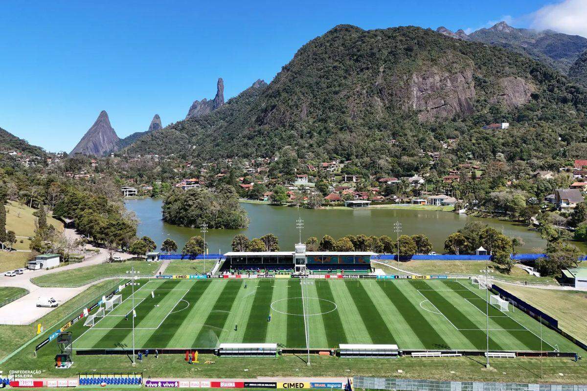 Seleção chega à Granja Comary com Neymar para abrir os trabalhos 'sem mágica' de Ancelotti