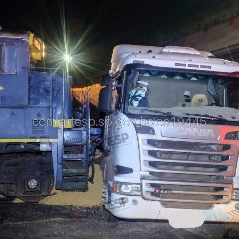 Colisão ocorreu na manhã desta quarta-feira (27), na altura de Cubatão