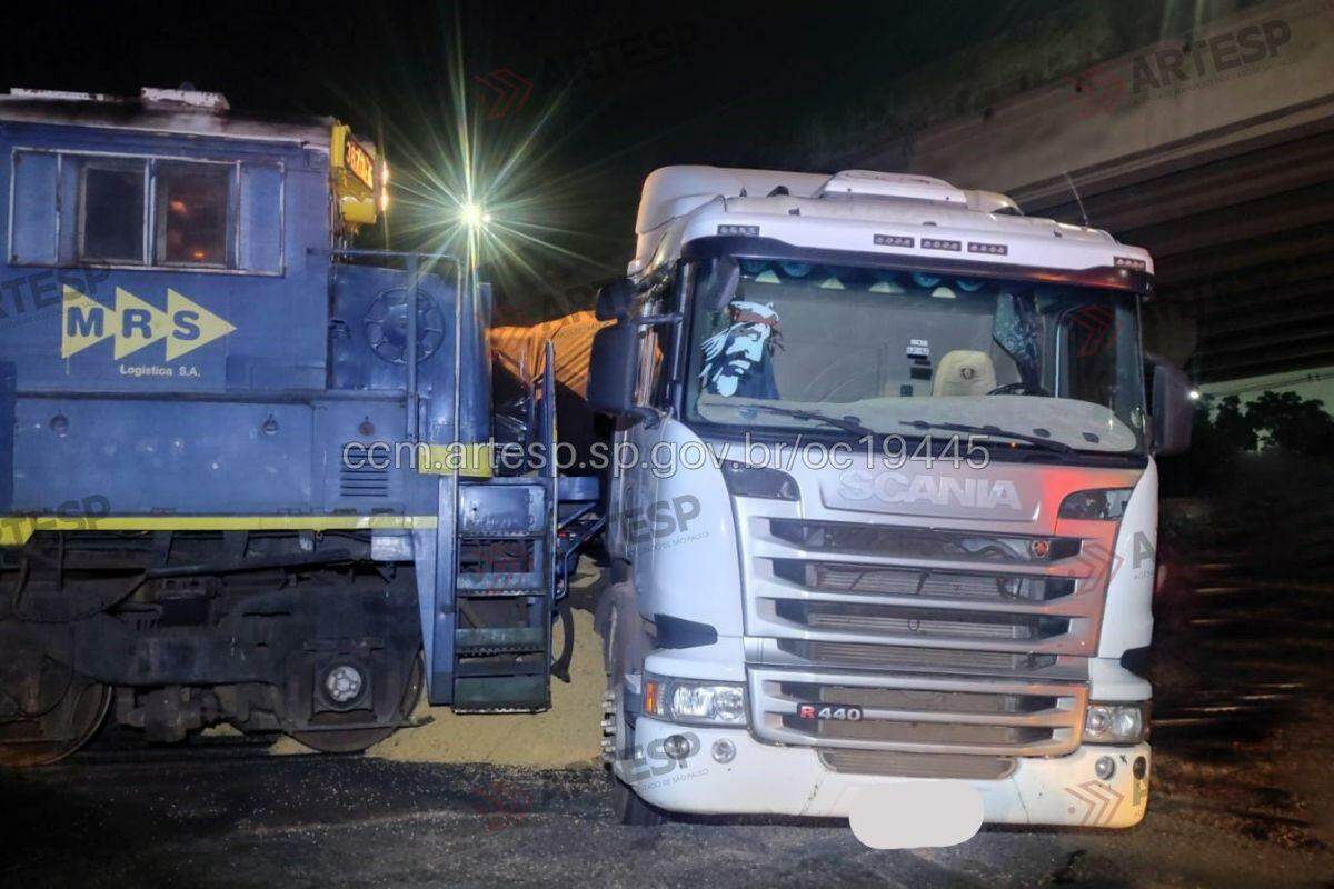 Colisão ocorreu na manhã desta quarta-feira (27), na altura de Cubatão