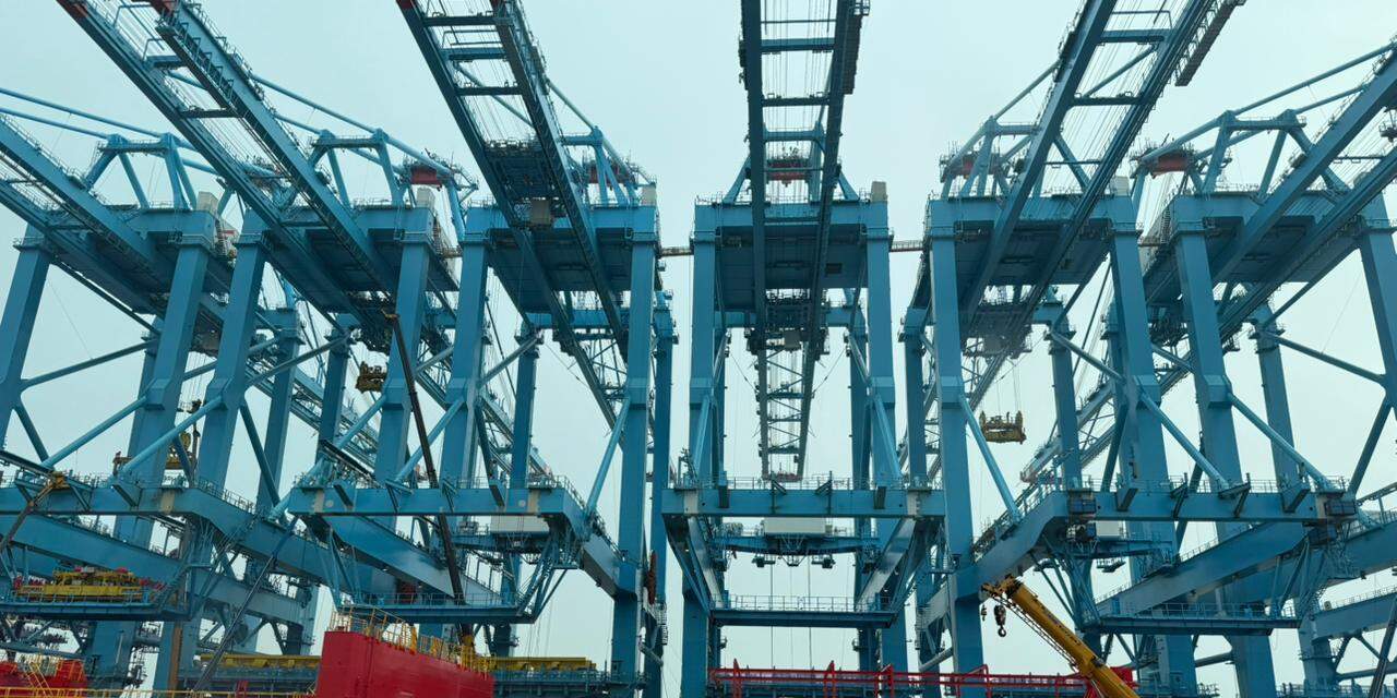 Brazilian delegation experienced the massive industrial structure of ZPMC