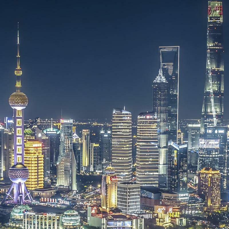 Maior metrópole chinesa tem arranha-céus monumentais, tecnologia e contraste com a tradição de Pequim