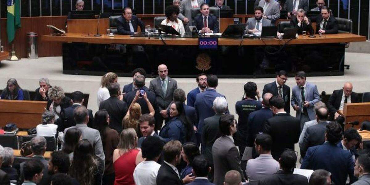 Escala 6x1: o que acontece após aprovação da PEC na Câmara?