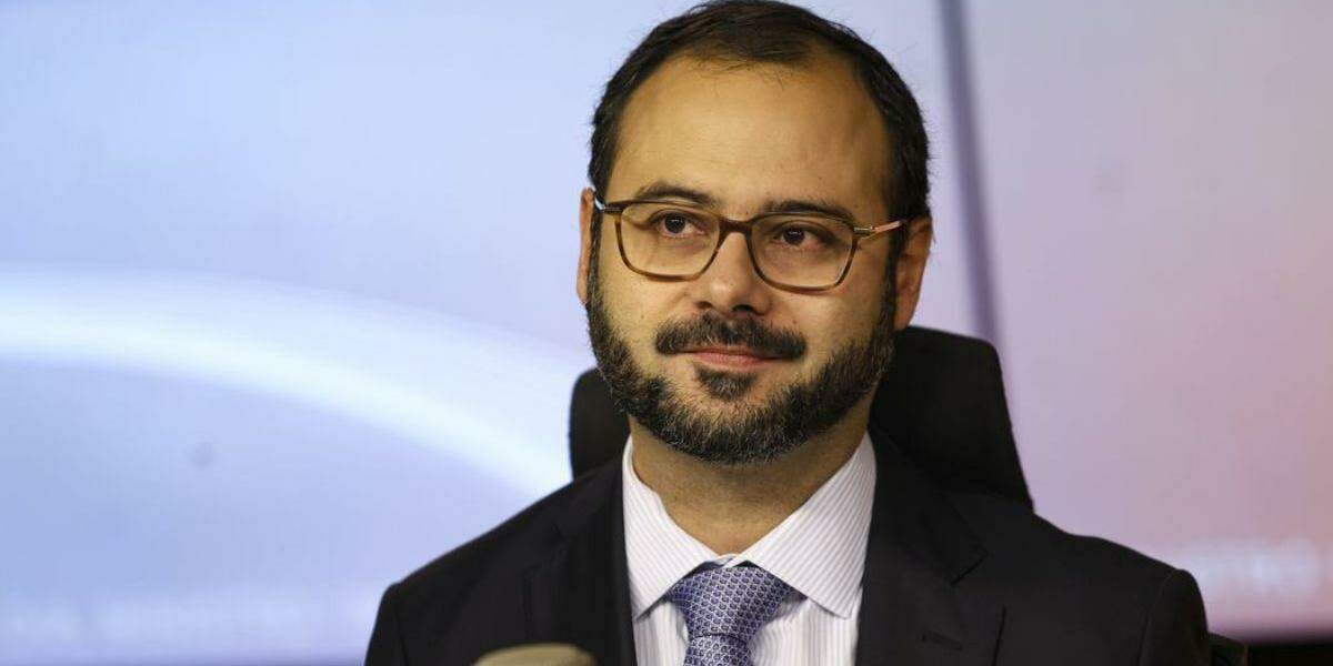 Governo avalia aumento de contratação pelo MEI com o fim da 6x1