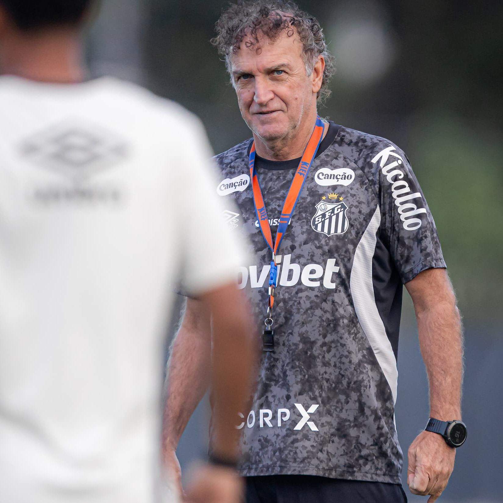 A missão de Cuca é tirar o Santos da área de risco contra o Vitória, neste sábado, na Vila