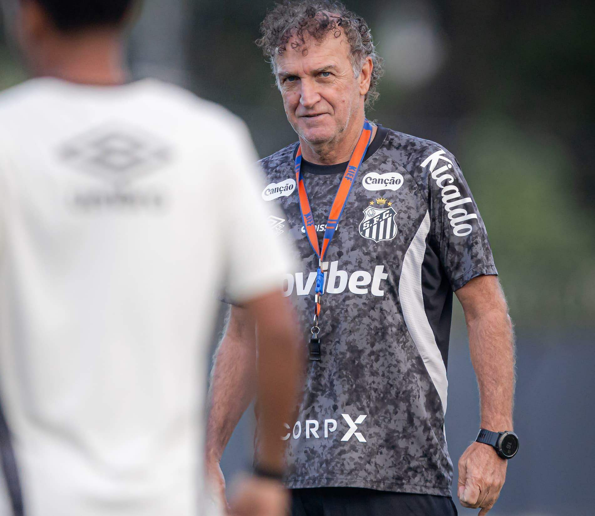 A missão de Cuca é tirar o Santos da área de risco contra o Vitória, neste sábado, na Vila