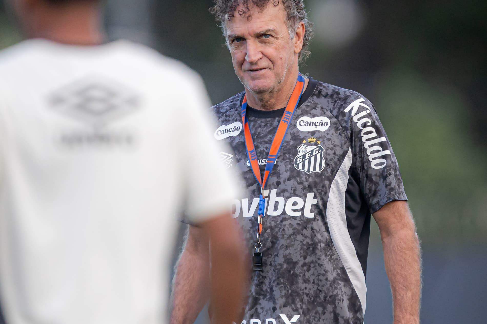 A missão de Cuca é tirar o Santos da área de risco contra o Vitória, neste sábado, na Vila