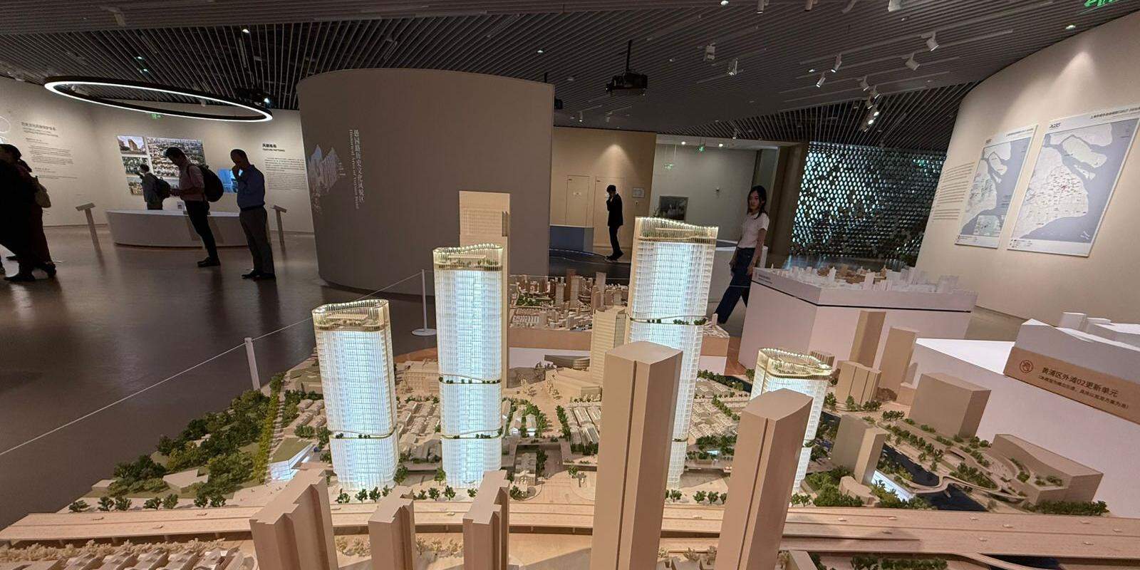Giant scale models helped the delegation understand Shanghai’s accelerated growth process over recent decades
