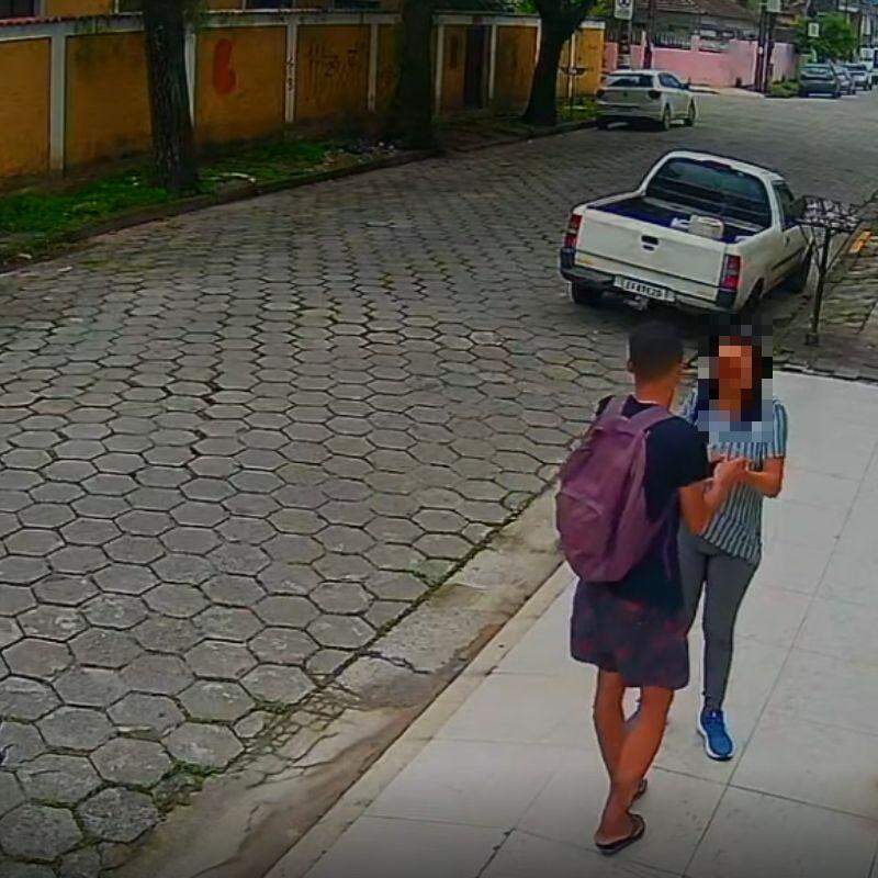 A mulher foi alvo do criminoso em plena luz do dia em Cubatão
