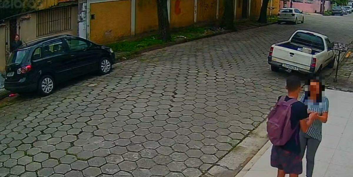 A mulher foi alvo do criminoso em plena luz do dia em Cubatão