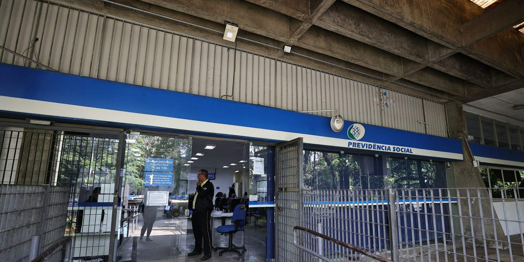 Apesar de a sentença já ter sido apresentada ao INSS, o cadastro do curador não teria sido vinculado corretamente e os pagamentos da pensão deixaram de ser obtidos desde janeiro em Santos