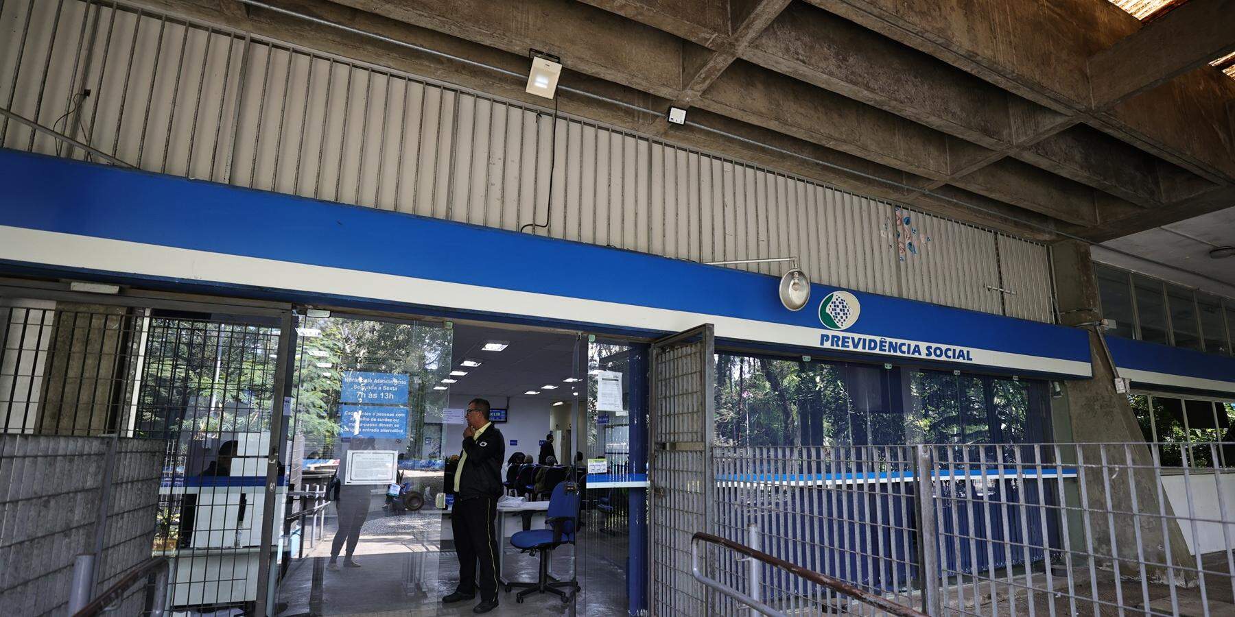Apesar de a sentença já ter sido apresentada ao INSS, o cadastro do curador não teria sido vinculado corretamente e os pagamentos da pensão deixaram de ser obtidos desde janeiro em Santos