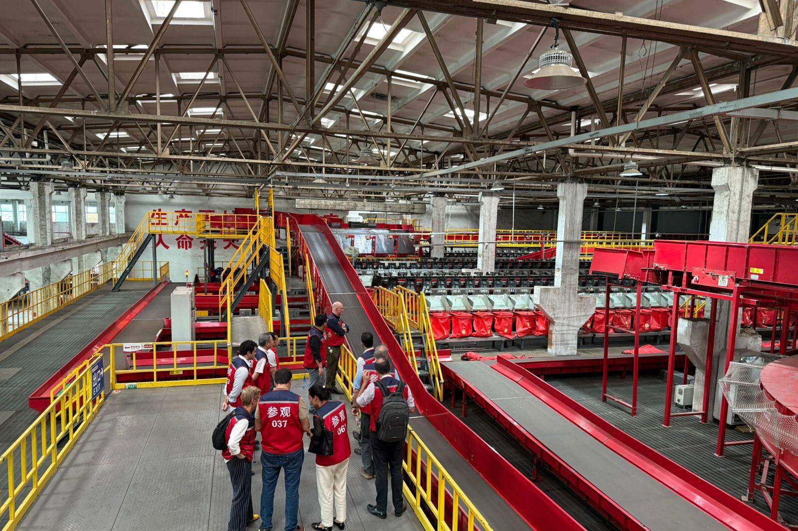 Circulação rápida de mercadorias é possível por conta de cadeia estruturada para agilizar transporte