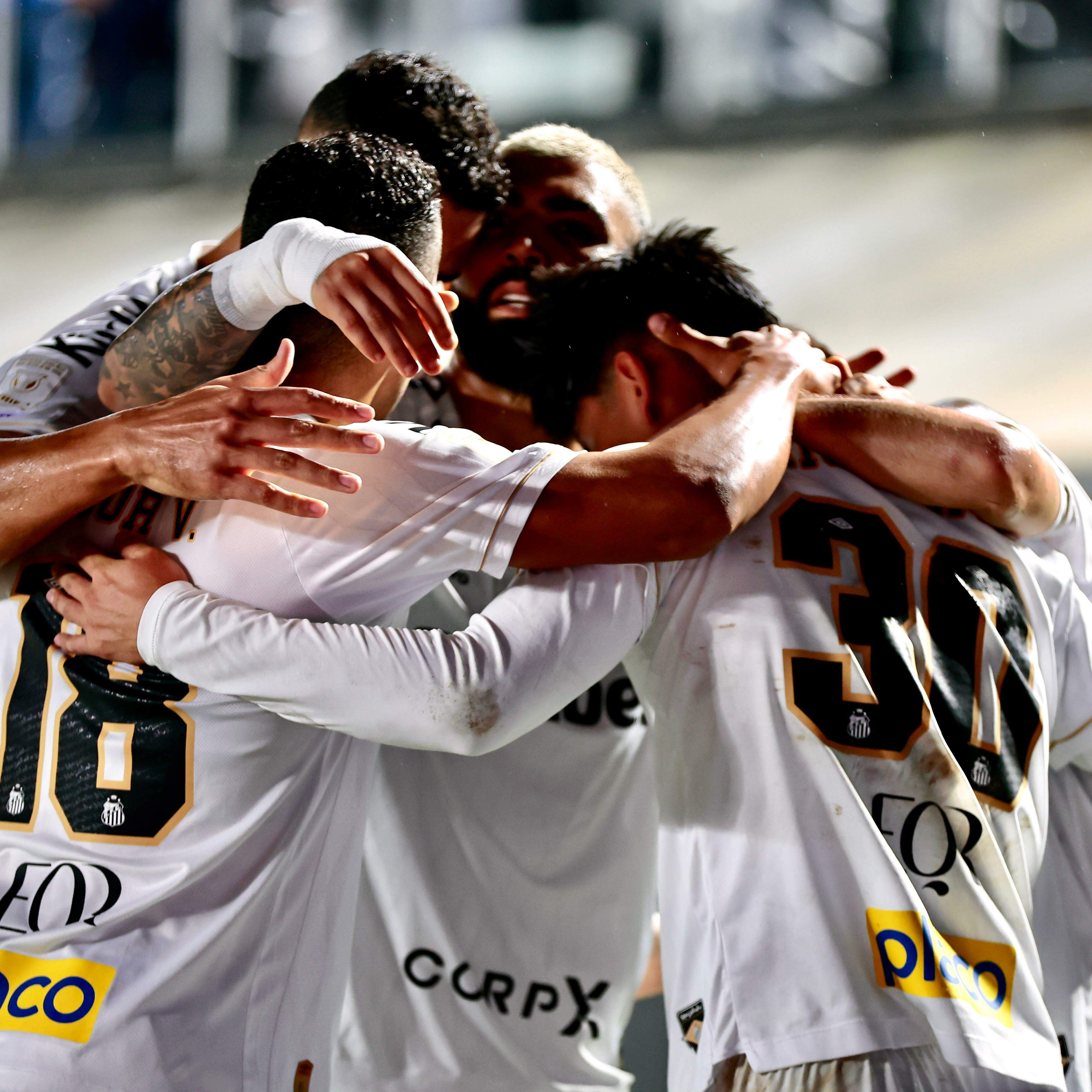Miguelito abriu o placar para o Santos aos 19 minutos