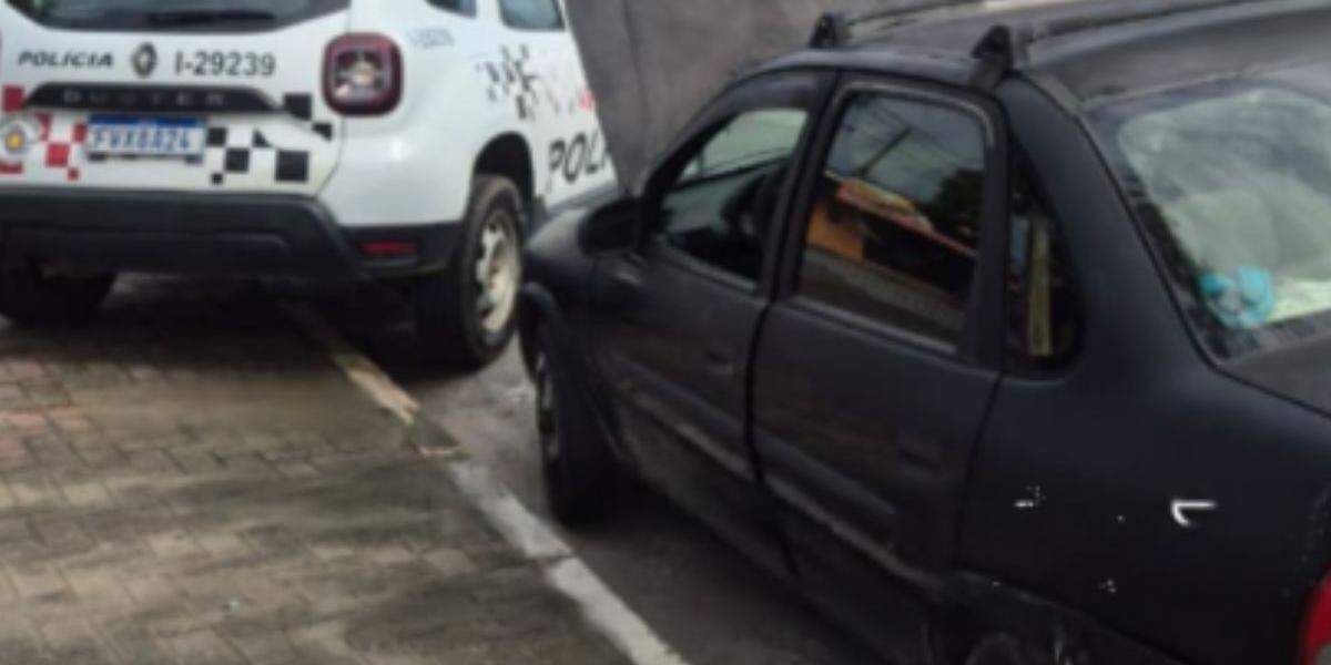 Abordagem da PM revela carro furtado e adulterado; mulher acaba presa em Itanhaém